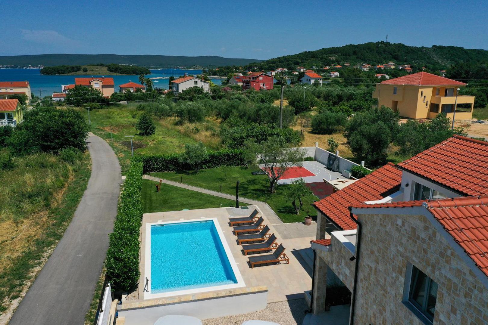 Pogled na Mrljane i Pašmanski kanal